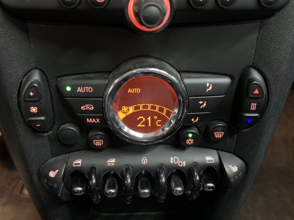 Mini Mini Cabrio (3) Cooper SD 143 ch BVM6