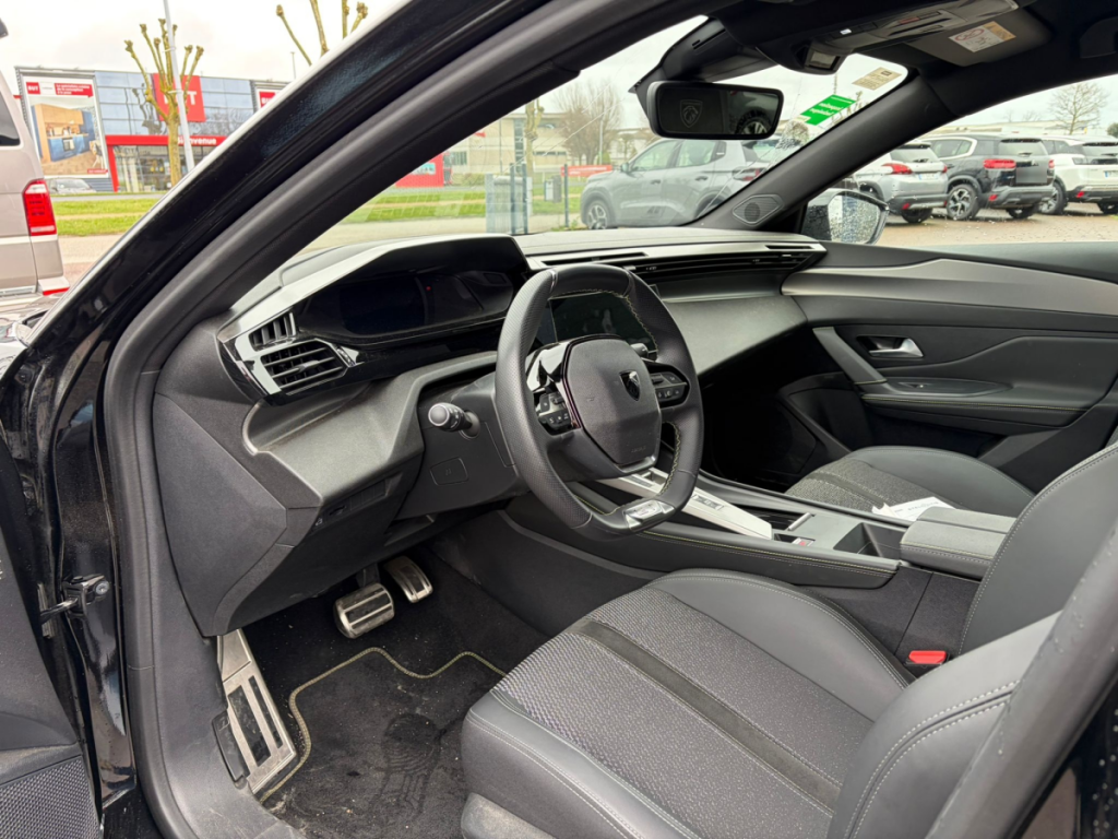 Peugeot 408 Hybrid 145 e-DCS6 GT