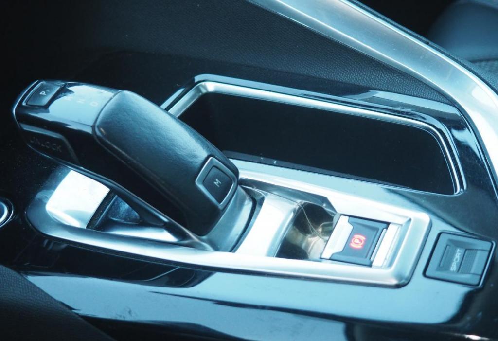 Peugeot 3008 1.6 BlueHDi 120 S&S EAT6 Allure Business